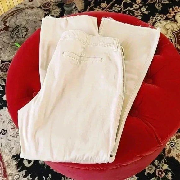 Old Navy Pants - Old Navy diva style khaki pants size 16